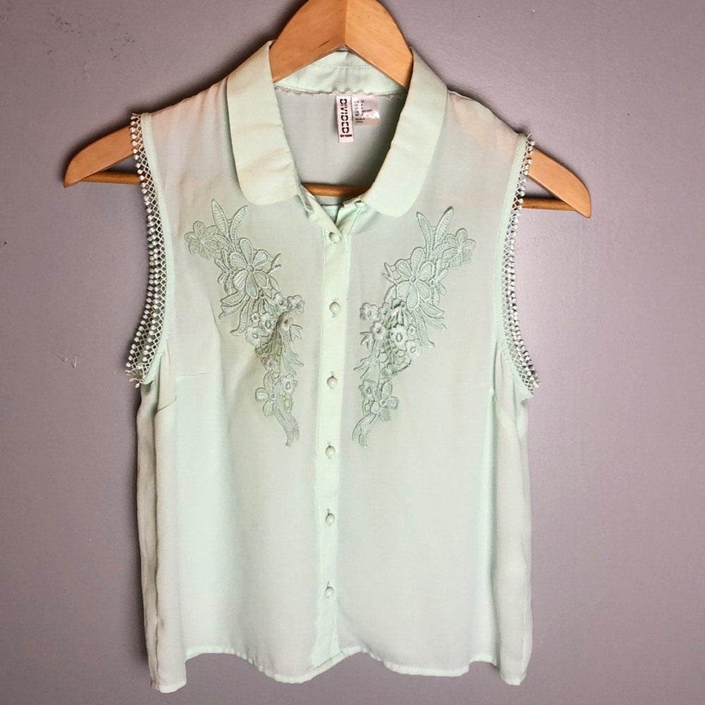 Sleeveless mint button up